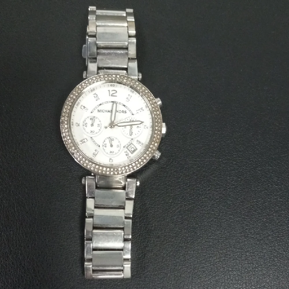 Michael Kors Silver Women's Watch - Picture 1 of 7
